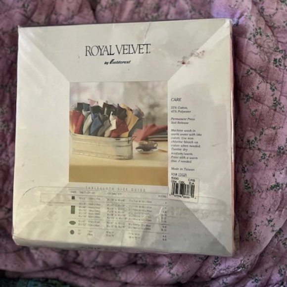 New Royal Velvet Fieldcrest Salmon Rectangle Tablecloth 60"Lx84"W - Picture 2 of 2